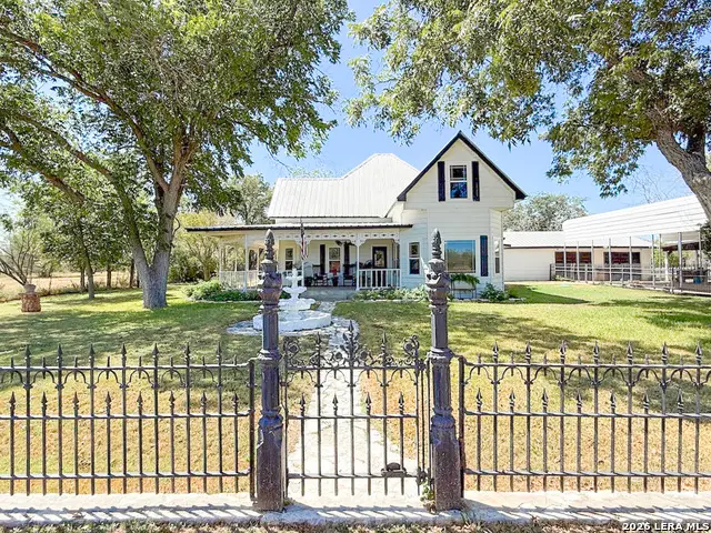 901 Zig Zag Ave, Devine, TX 78016 - #3
