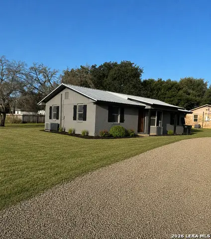1012 E San Marcos St, Pearsall, TX 78061 - #2