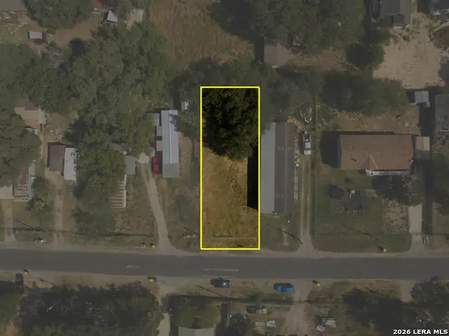 410 Gateway Dr, Poteet, TX 78065 - #2