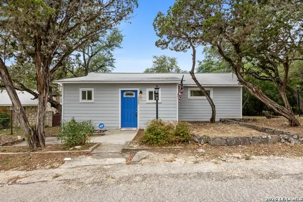 17807 Hilltop Dr, Helotes, TX 78023