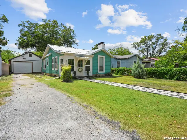 407 Lucille St, Kerrville, TX 78028 - #2