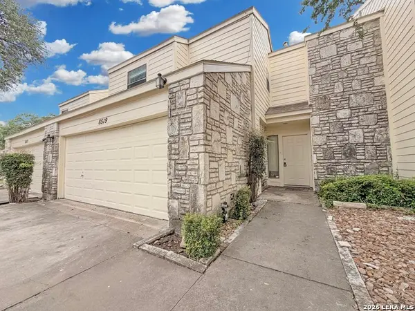 8519 Echo Creek Ln, San Antonio, TX 78240