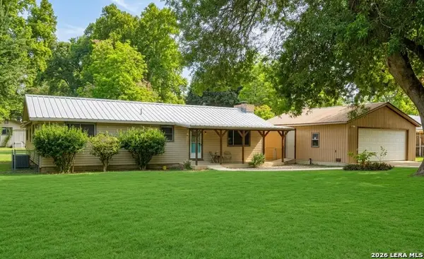 1410 Pecan Dr Nw, McQueeney, TX 78123