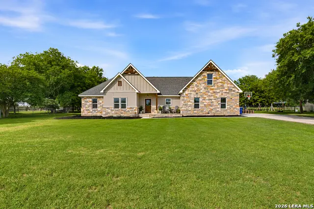 140 Oak Springs Dr, Seguin, TX 78155 - #3