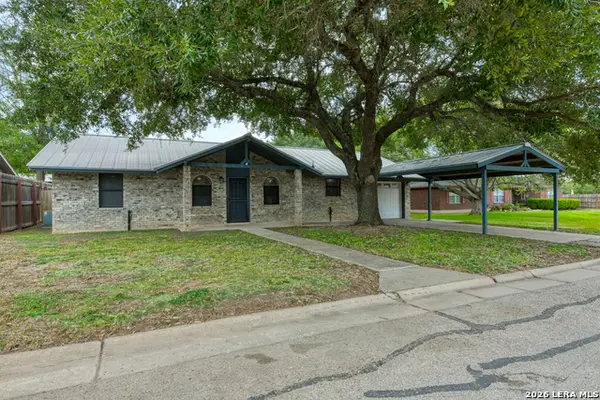 904 W West St, Stockdale, TX 78160