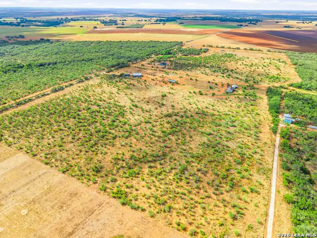 877 County Road 106, Floresville, TX 78114 - #2