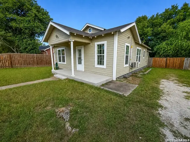 104 E Hutchinson, Beeville, TX 78102 - #1