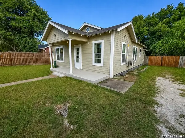 104 E Hutchinson, Beeville, TX 78102