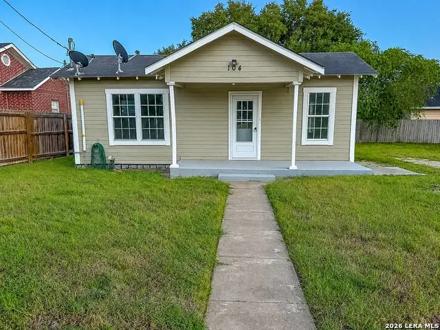 104 E Hutchinson, Beeville, TX 78102 - #2