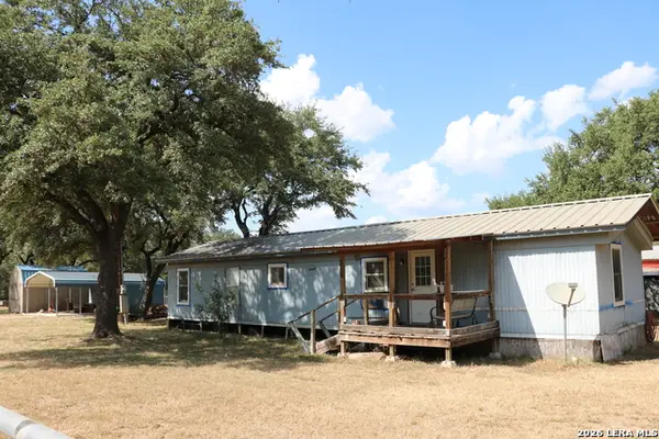 316 Oak Lawn Dr, Bandera, TX 78003