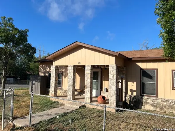 601 Como, Uvalde, TX 78801
