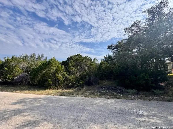 462 W Overlook Dr, Canyon Lake, TX 78133