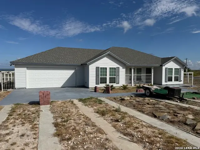 100 Lakeview, Three Rivers, TX 78071 - #1