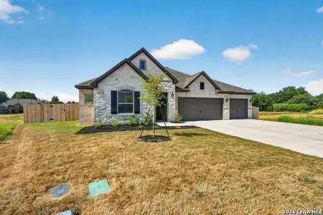 221 Janice Ave, Castroville, TX 78009 - #3