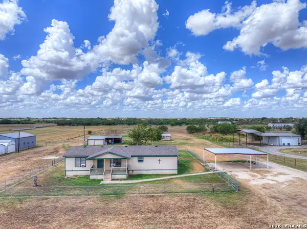 745 Warncke Rd, La Vernia, TX 78121