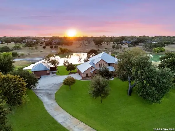 177 Abrego Lake Dr, Floresville, TX 78114