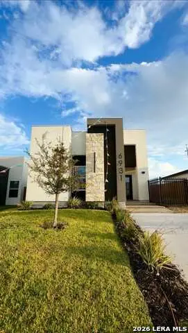 6931 Molinos Dr, Laredo, TX 78043