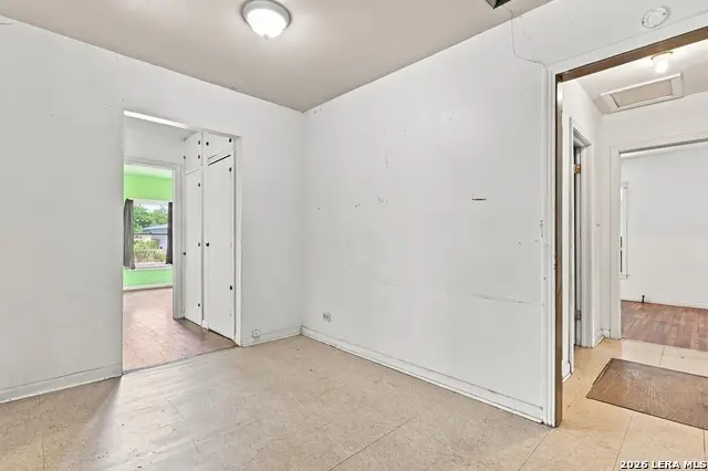 539 Mclaughlin Ave, San Antonio, TX 78211 - #2