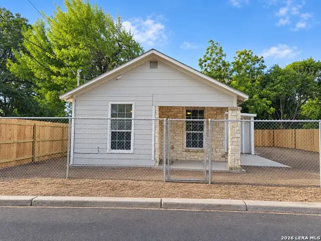 772 4th St, Seguin, TX 78155 - #1