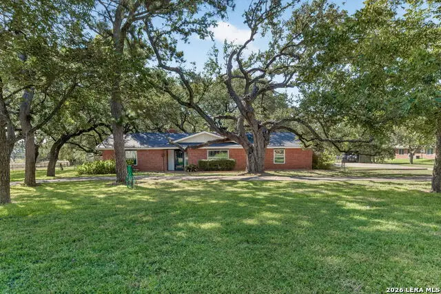 1205 Yellowstone St, Pleasanton, TX 78064 - #1