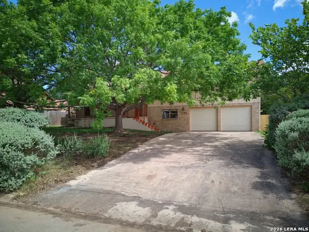 1702 Susan Dr, Kerrville, TX 78028 - #2