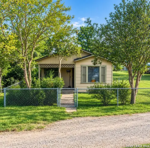 612 W Avenue D, Robstown, TX 78380