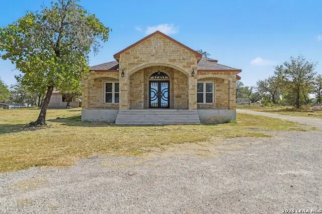 420 Highlands Loop, Poteet, TX 78065 - #1