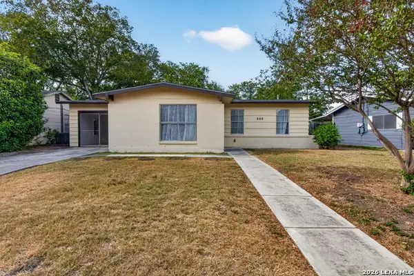 209 Park Ln, Universal City, TX 78148