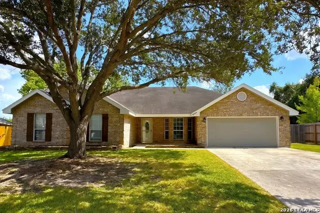 909 Queens Dr, New Braunfels, TX 78130 - #1