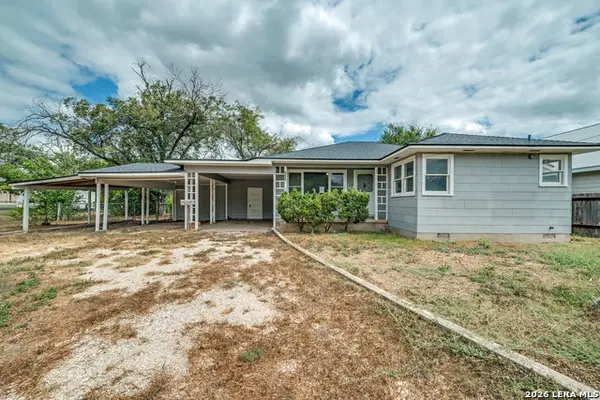 2705 Avenue I, Hondo, TX 78861