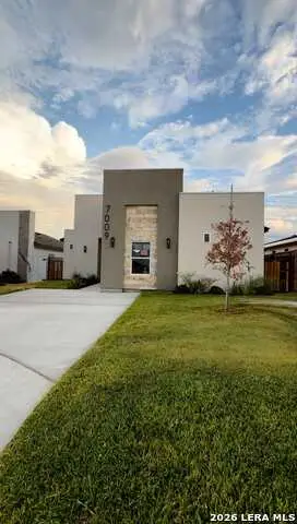 7009 Molinos Dr, Laredo, TX 78043 - #1