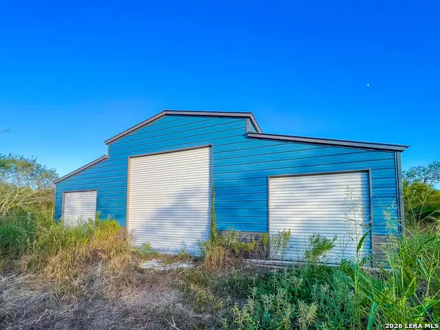 3756 Elm Dr, Beeville, TX 78102 - #2