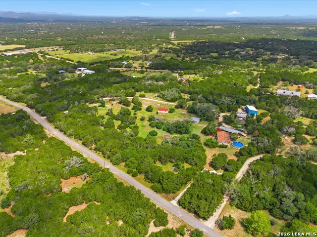 443 Oak Hills Rd, Pipe Creek, TX 78063 - #1