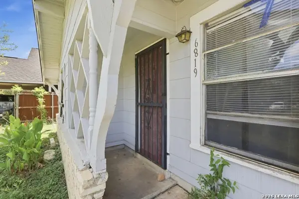 6819 Merry Oaks Dr, San Antonio, TX 78242