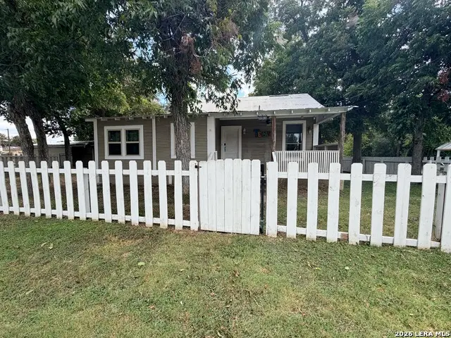 793 N Houston Ave, New Braunfels, TX 78130 - #2