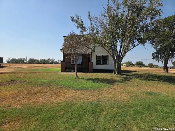 1348 Pittman Rd, St Hedwig, TX 78152