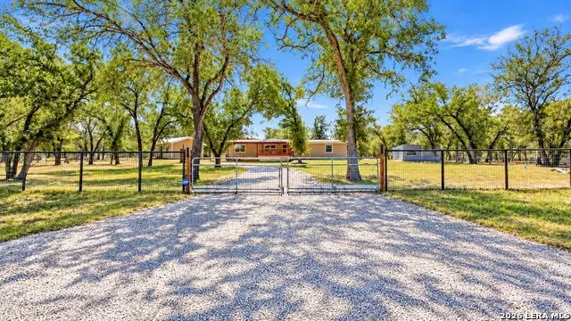 213 Oak View Dr, La Vernia, TX 78121 - #1