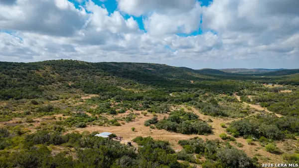 137 ACRES Mesa Verde, Sabinal, TX 78881