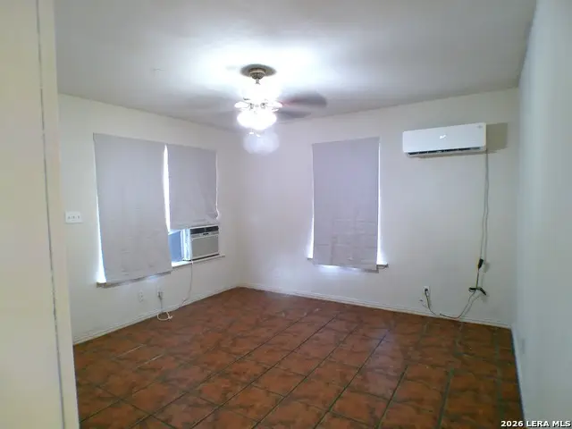 2615 Barney Ave, San Antonio, TX 78237 - #2