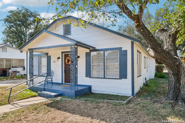 306 E Bowie St, Luling, TX 78648 - #3