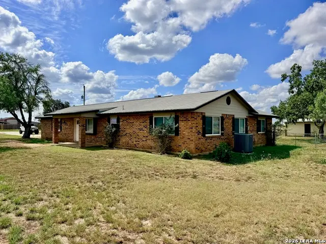 611 Deer Trail Dr, Jourdanton, TX 78026 - #1