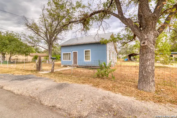 817/819 W Cargile, Uvalde, TX 78801