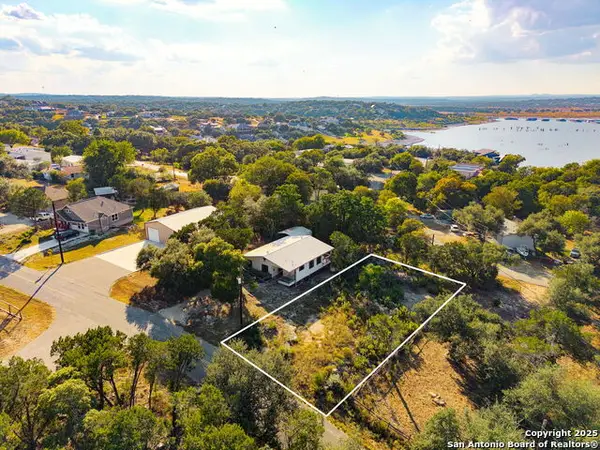 617 Canyon Edge, Canyon Lake, TX 78133