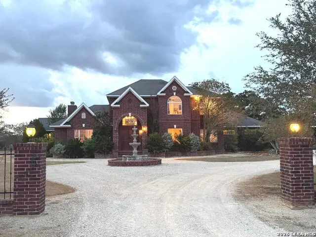 2712 N State Highway 80, Nixon, TX 78140 - #1