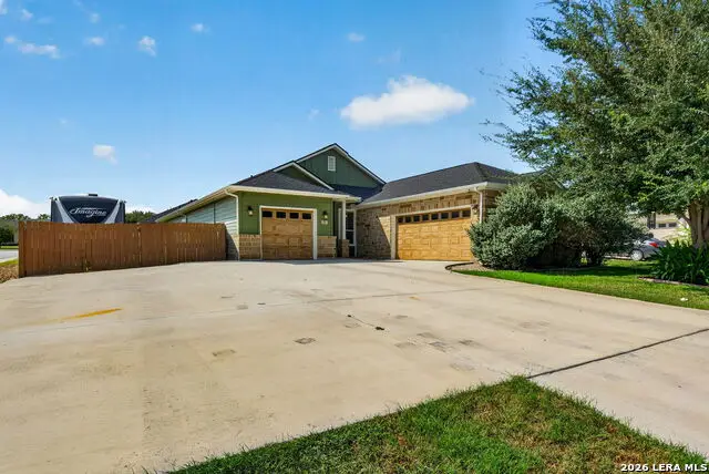 225 Iron Gate, Pleasanton, TX 78064 - #2