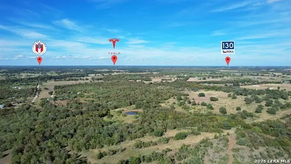812 Fox Ln, Lockhart, TX 78644