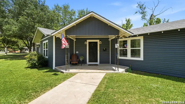 733 E Krezdorn St, Seguin, TX 78155 - #3