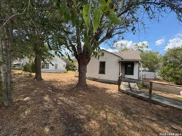 201 Slayden St, Yoakum, TX 77995 - #2