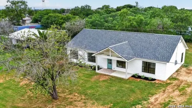 117 Cemetery Rd, Charlotte, TX 78011 - #2