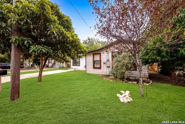 217 W Benbo St, Seguin, TX 78155 - #3